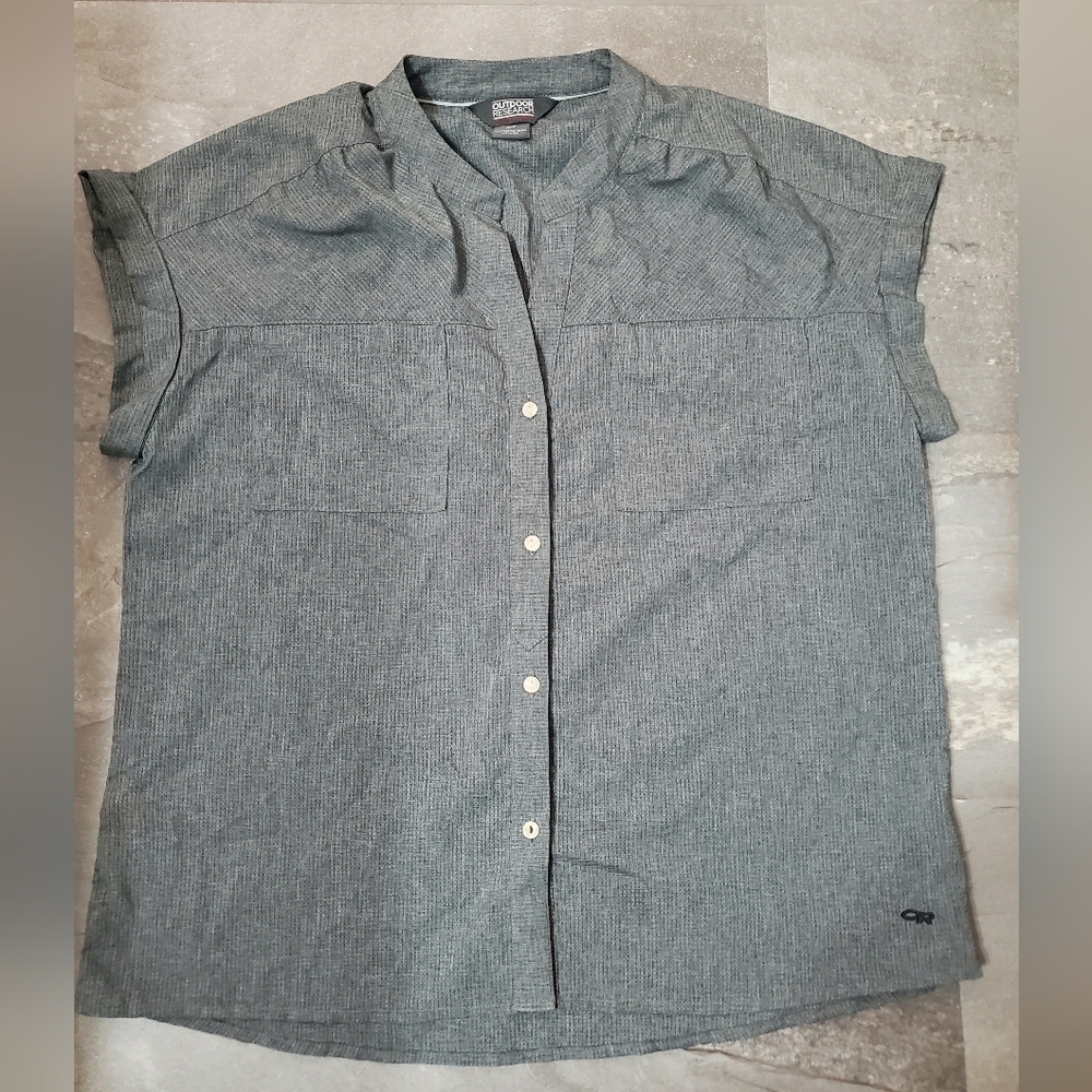 Outdoor Research Short Sleeve Button Down Shirt Top. Mandarin Collar, V Neck. S.